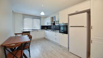 Frigorífic, forn, cafetera i tetera i bullidora elèctrica