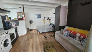 Interior - Sea-view studio ideally located for touring the island, with shops close by. (Saint-Paul)