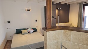 1 bedroom, iron/ironing board, WiFi, bed sheets - Sea-view studio ideally located for touring the island, with shops close by. (Saint-Paul)