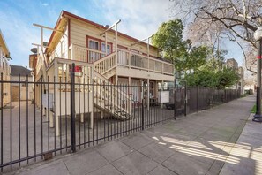 Exterior - Homey Downstairs Studio Near Downtown and the River (Sacramento)