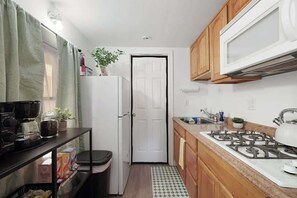 Fridge, microwave, coffee/tea maker, cookware/dishes/utensils - Homey Downstairs Studio Near Downtown and the River (Sacramento)