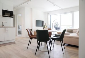 Dining - LaMiaCasa Family-Business-Airport-Fair-Uni-Base (Stuttgart)