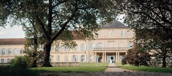 LaMiaCasa Family-Business-Airport-Fair-Uni-Base