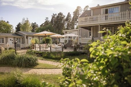 Patio. Naya Retreat & Hotell