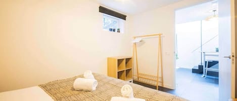 2 Schlafzimmer, Schreibtisch, BĂŒgeleisen/BĂŒgelbrett, WLAN