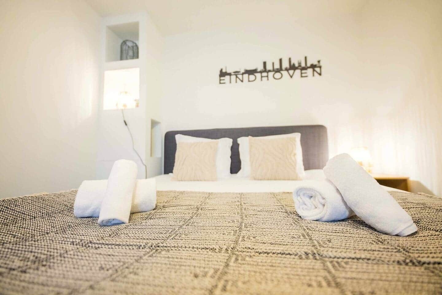 2 sovrum, skrivbord, strykjärn/strykbräda och wi-fi