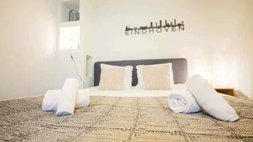 2 sovrum, skrivbord, strykjÀrn/strykbrÀda och wi-fi