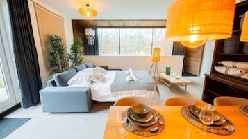 2 多间卧室、办公桌、熨斗/熨衣板、WiFi