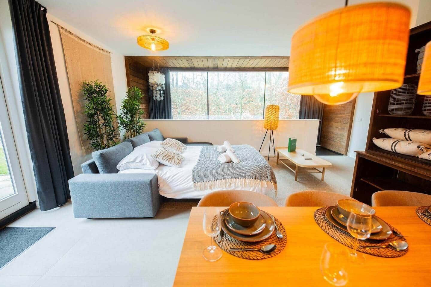 2 bedrooms, desk, iron/ironing board, WiFi