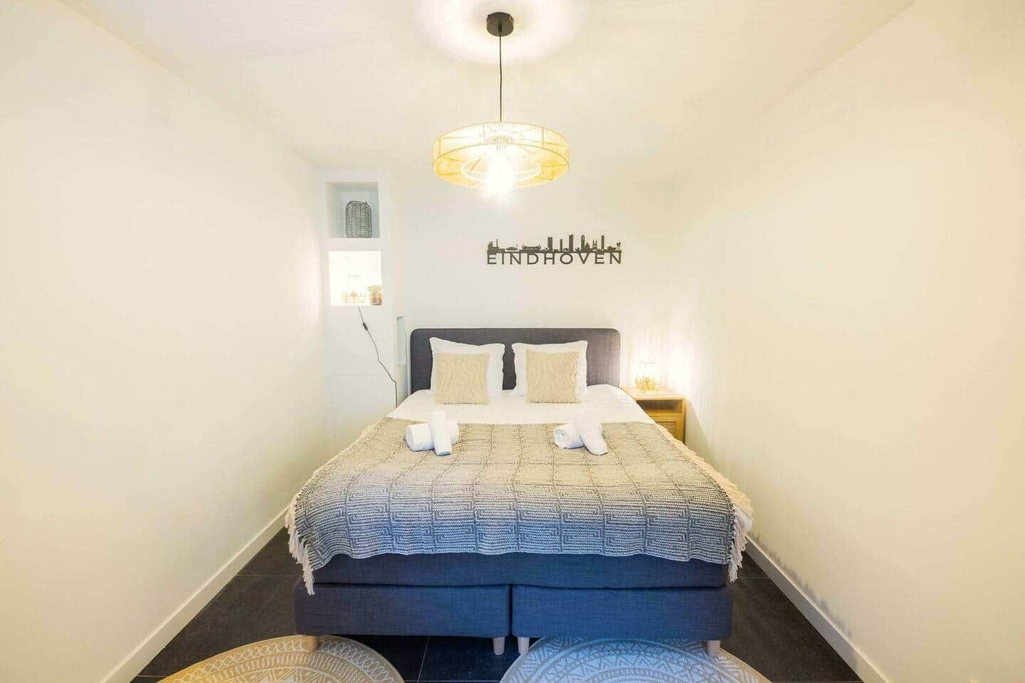 2 bedrooms, desk, iron/ironing board, WiFi
