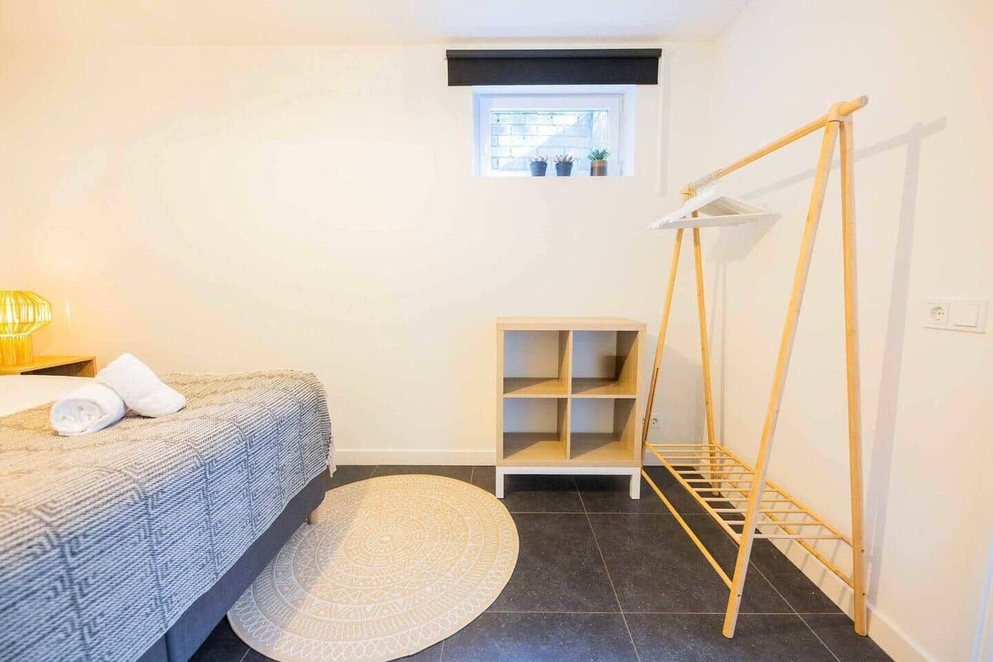 2 bedrooms, desk, iron/ironing board, WiFi