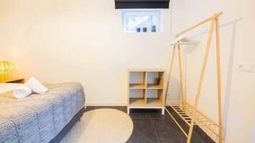 2 bedrooms, desk, iron/ironing board, WiFi