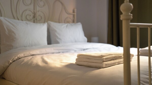 2 bedrooms, iron/ironing board, WiFi, bed sheets