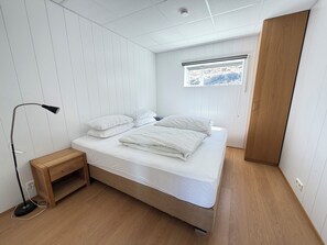 9 bedrooms, iron/ironing board, travel cot, WiFi - House in Fjörður in Lón, South East of Iceland (Höfn)