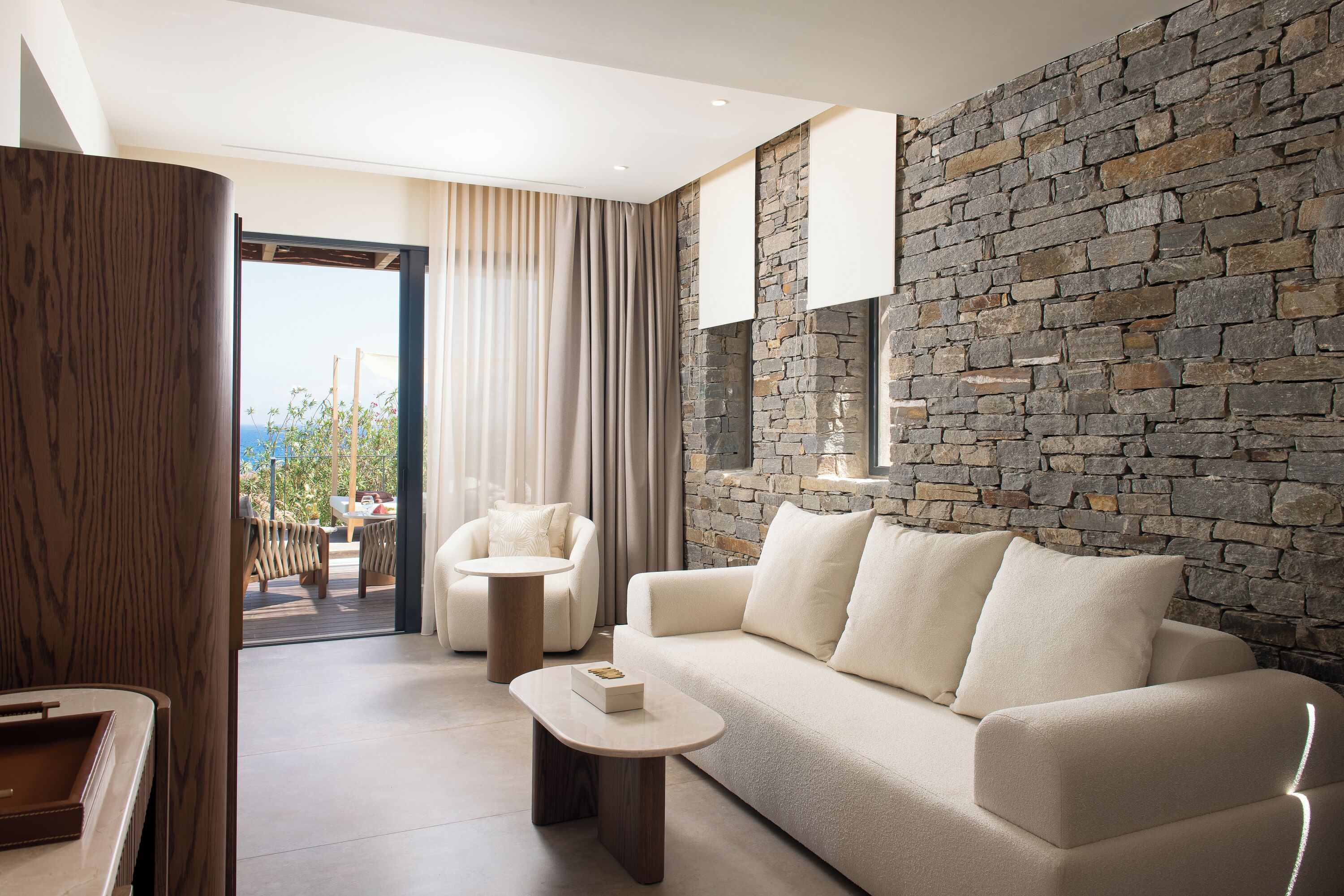 Vione Suite With Private pool &  Sea View | Ropa de cama de alta calidad y minibar 