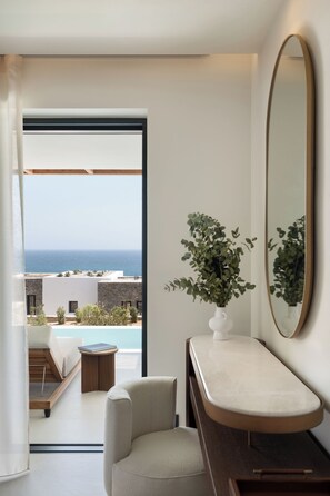 Premium bedding, minibar, in-room safe, blackout curtains - Vione Paros Hotel (Paros)