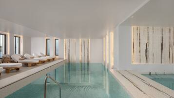 Piscina interna, piscina externa sazonal, guarda-sóis, espreguiçadeiras