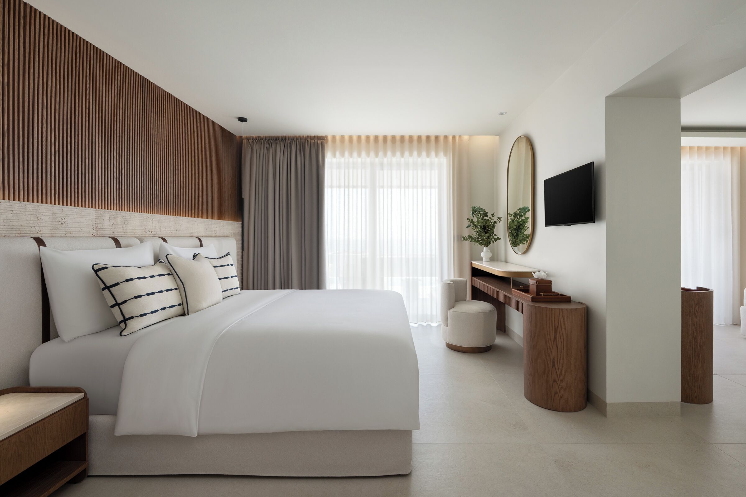 One Bedroom Suite With Private Pool & Sea View | Seprai premium, minibar, brankas, dan tirai kedap cahaya