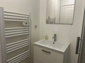 Handtücher, Seife, Toilettenpapier