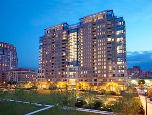 Exterior - Convenience & Location by Crystal City 1BR  w/ Free Wifi, AC & Heating (Arlington)