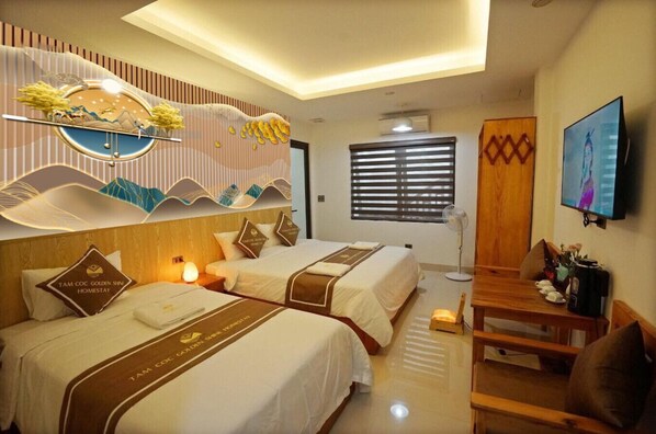 Comfort Room, Courtyard View