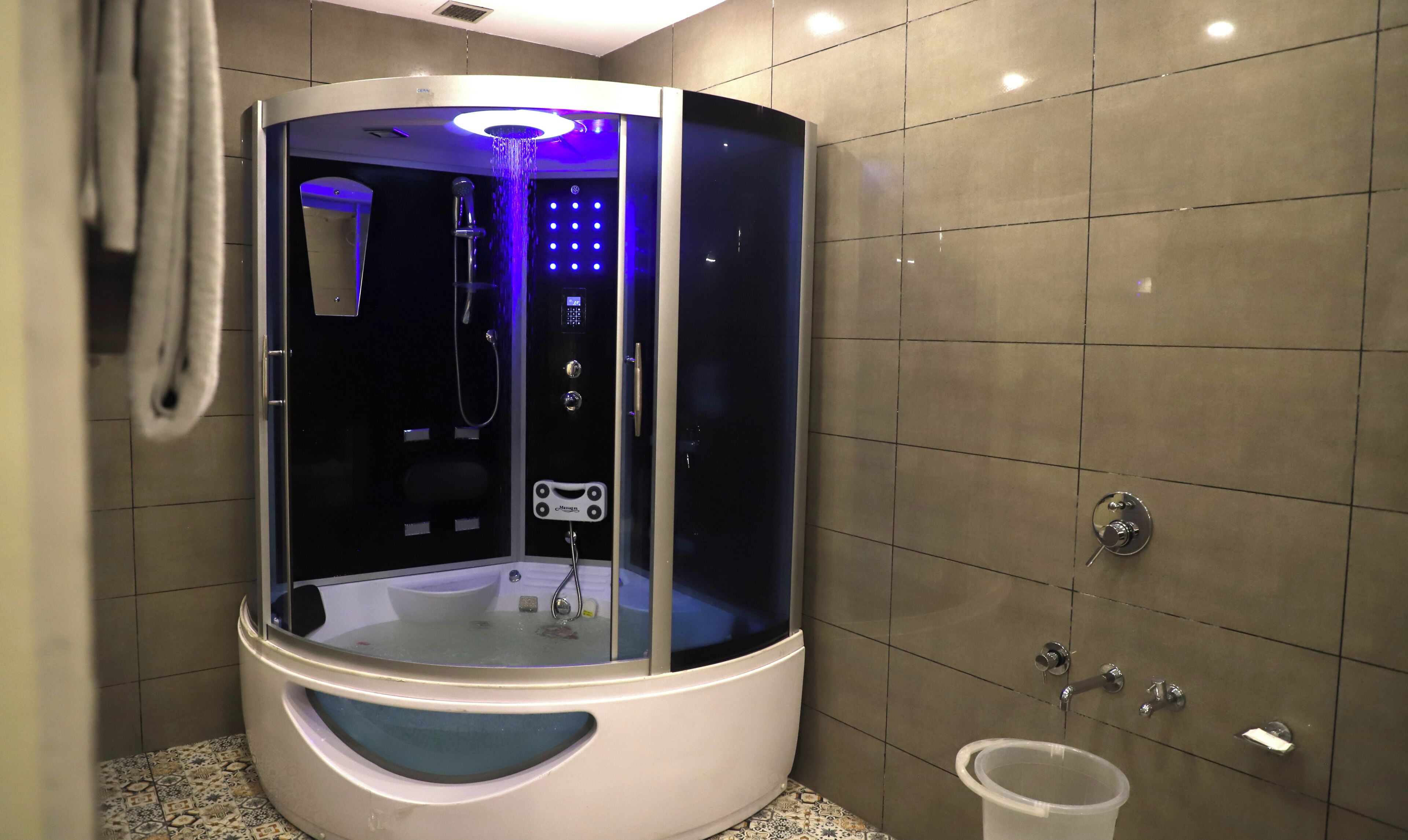 Cottage, City View | Down comforters, minibar, desk, laptop workspace