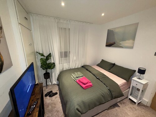 Room-cozy Double Room in North London wi