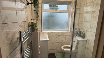 Shared Dormitory, 1 Bedroom, Garden View | Bathroom