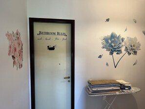 Interior - Friends And Family (San Polo)