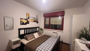 1 quarto, ferros/tábuas de passar roupa, Wi-Fi, roupa de cama