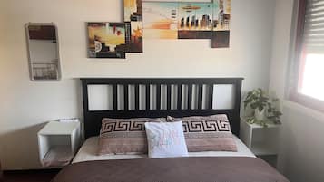 1 habitación, tabla de planchar con plancha, wifi y ropa de cama