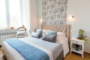 Deluxe Double or Twin Room | In-room safe, desk, laptop workspace, soundproofing - The Railway 74 (La Spezia)