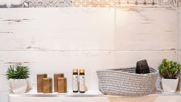 Shower, hair dryer, bathrobes, towels