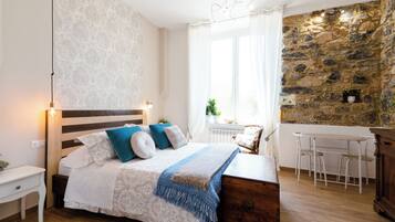 In-room safe, desk, laptop workspace, soundproofing