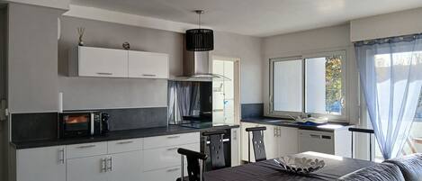 Fridge, microwave, oven, stovetop