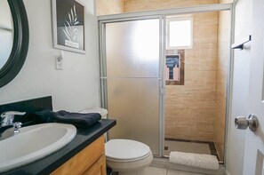 House | Bathroom - Casa Di Sofia - 4BR With Pickleball Golf Gear (Palm Springs)