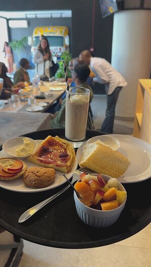 Petit déjeuner buffet servi tous les jours en supplément
