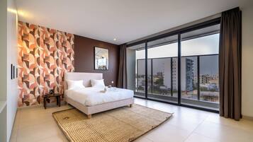 Superior Studio, Balcony | 1 bedroom, in-room safe, blackout drapes, iron/ironing board