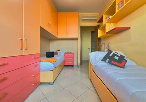 3 bedrooms, WiFi, bed sheets