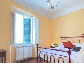 1 bedroom, desk, iron/ironing board, WiFi