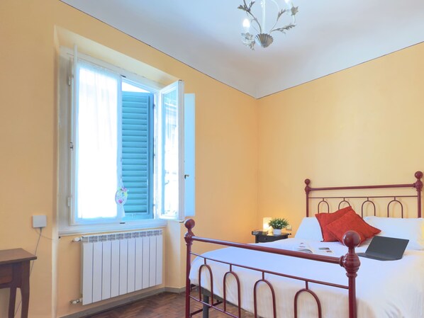 1 間睡房、書桌、熨斗/熨衫板、Wi-Fi