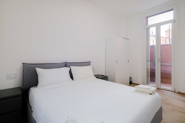 1 dormitori, planxa i posts de planxar, wifi i roba de llit