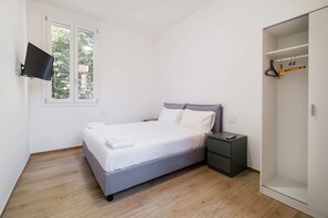 1 habitación, tabla de planchar con plancha, wifi y ropa de cama 