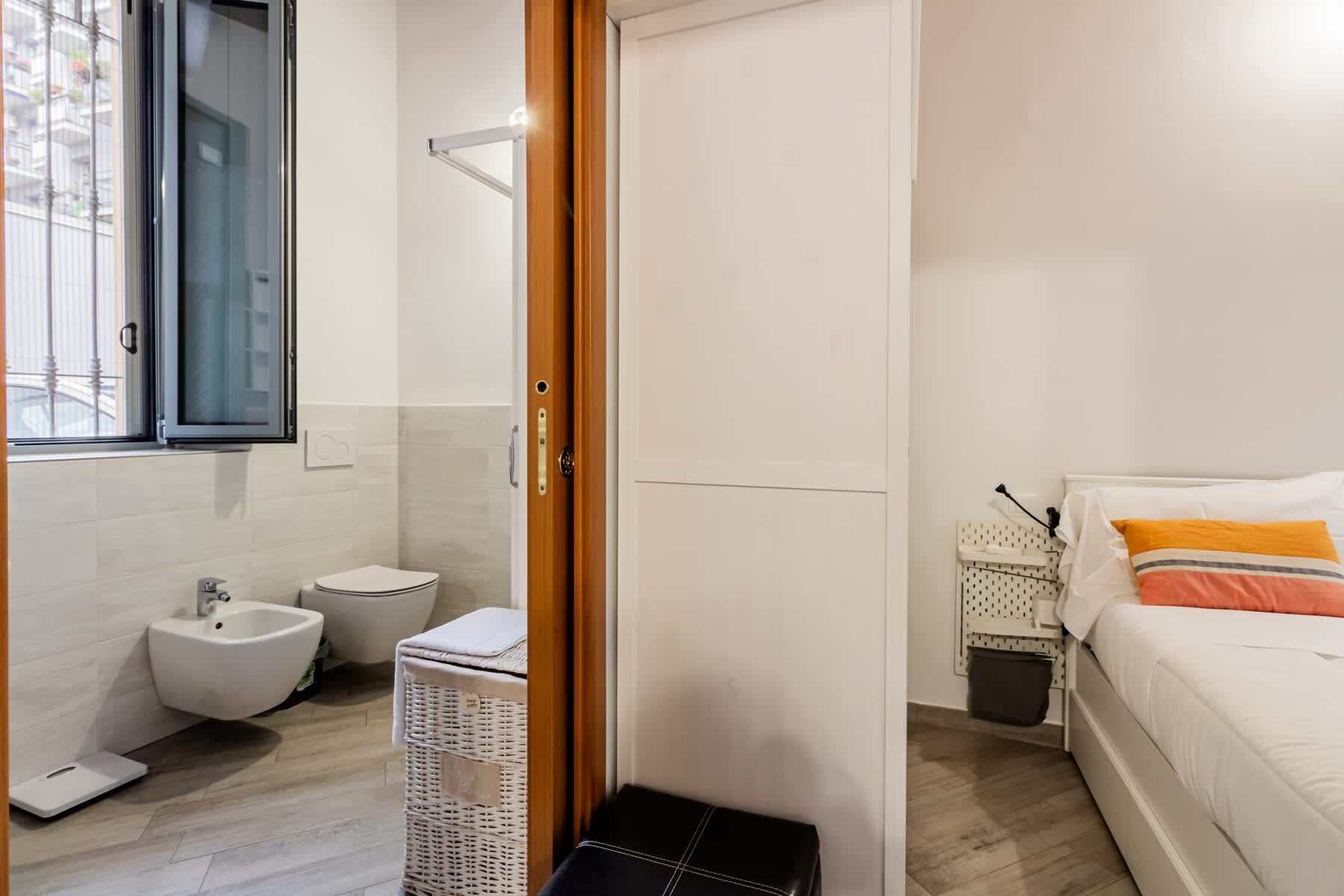 Ducha, secador de pelo y toallas