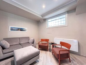 Televisión y oficina 