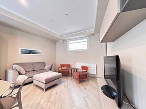 Téléviseur, bureau