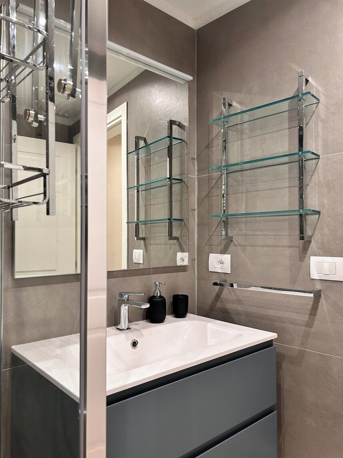 淋浴设施、吹风机