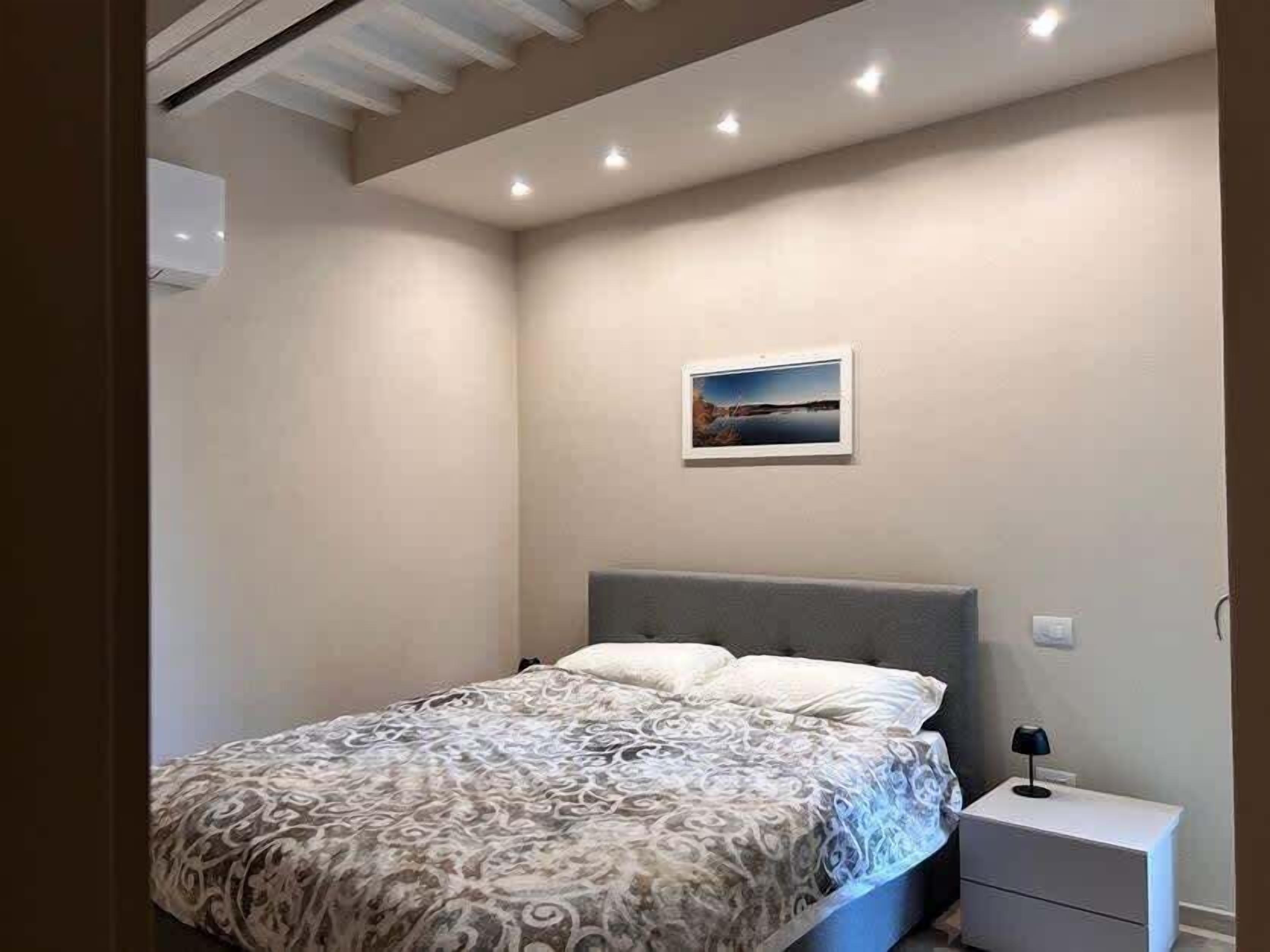 1 slaapkamer, een strijkplank/strijkijzer, wifi, beddengoed