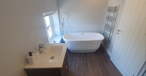 Hair dryer, towels, soap, toilet paper - The Old Cart Shed. A beautiful country cottage barn conversion near York & Selby (Pollington)