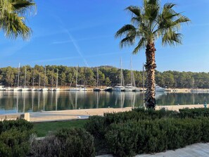 Marina - KARLA_Hopper Apartment, old town house, SEA VIEW, 
Fully equipped Apartment (Stari Grad)